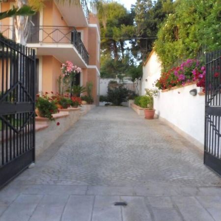 Appartamento In Villa A 100 Metri Dal Mare Fontane Bianche Exterior photo