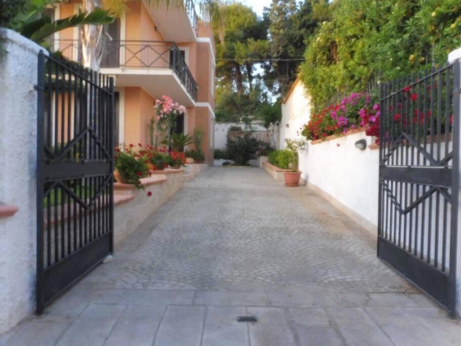 Appartamento In Villa A 100 Metri Dal Mare Fontane Bianche Exterior photo