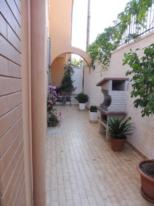 Appartamento In Villa A 100 Metri Dal Mare Fontane Bianche Exterior photo