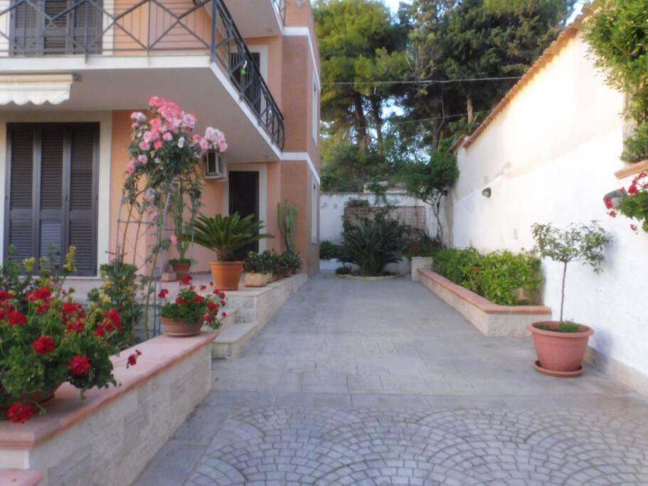 Appartamento In Villa A 100 Metri Dal Mare Fontane Bianche Exterior photo